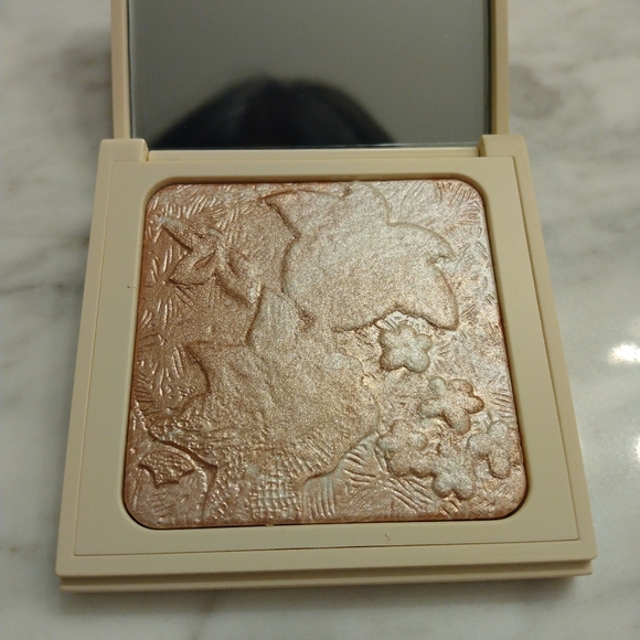 Bobbi Brown Ulla Johnson Collection Highlighting Powder in Pink Glow - Picture 2 of 6